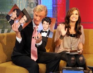 2010__08__Demi_Lovato_Aug18_601main 300×237.jpg