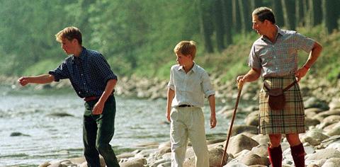 prince harry complains about bedroom kensington palace