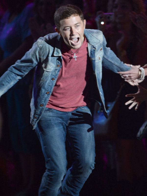 WATCH Scotty McCreery Falls Off Stage During New York Show, Blames