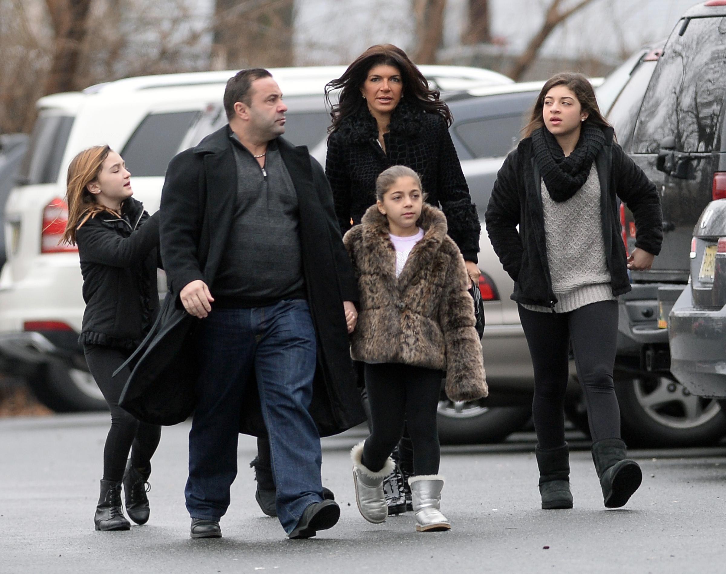 EXCLUSIVE: INF &#8211; Teresa Giudice and family visit church on her final day before going to prison