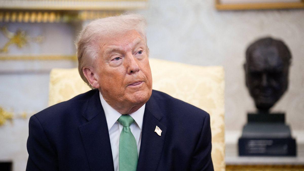 Image of Donald Trump previously threatened to make higher tariffs on countries that deliver oil to Cuba.