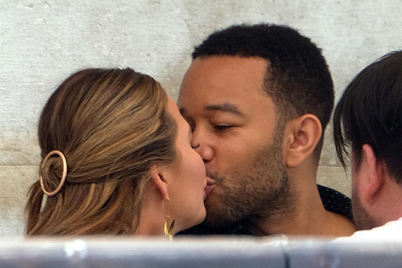 Chrissy Teigen John Legend Luna Venice Photos 07