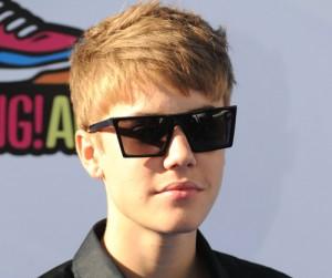 2011__08__Justin Bieber Aug25newsbt 300×300.jpg