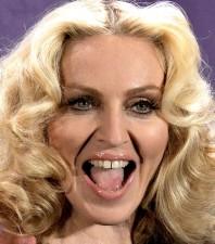 2009__11__wenn_madonna1 198×225.jpg