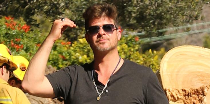 Exclusive&#8230; Robin Thicke Out And About In LA