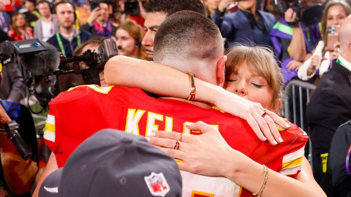 taylor swift travis kelce fur baby dog