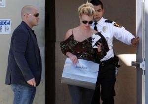 2010__11__Britney_Spears_Nov10_72a 300×211.jpg