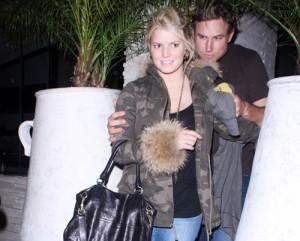 2010__10__Jessica_Simpson_Oct22_61a 300&#215;241.jpg