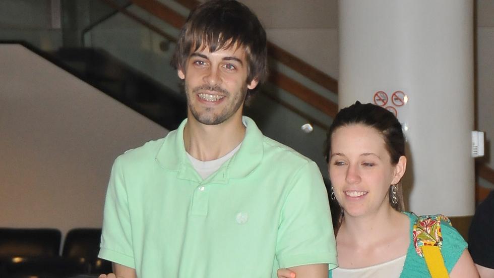 EXCLUSIVE: Jill and Jessa Duggar spotted Akron Airport with their husbands