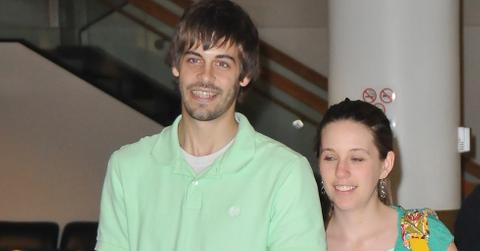 EXCLUSIVE: Jill and Jessa Duggar spotted Akron Airport with their husbands