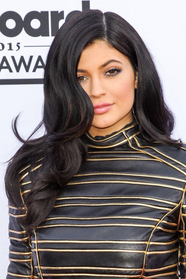 Kylie jenner birthday 18 legal drinking canada