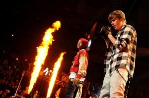 2011__01__Justin_Bieber_Jaden_Smith_Grammys_Jan20newsnea 300×199.jpg