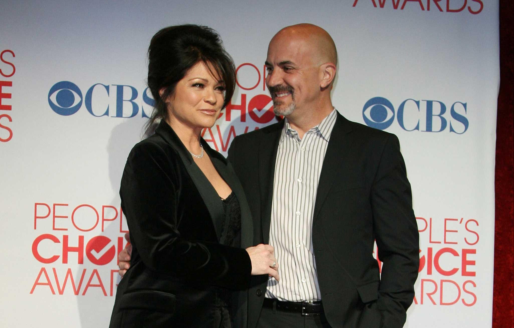 valerie bertinelli steps out after matthew perry exposes secret makeout