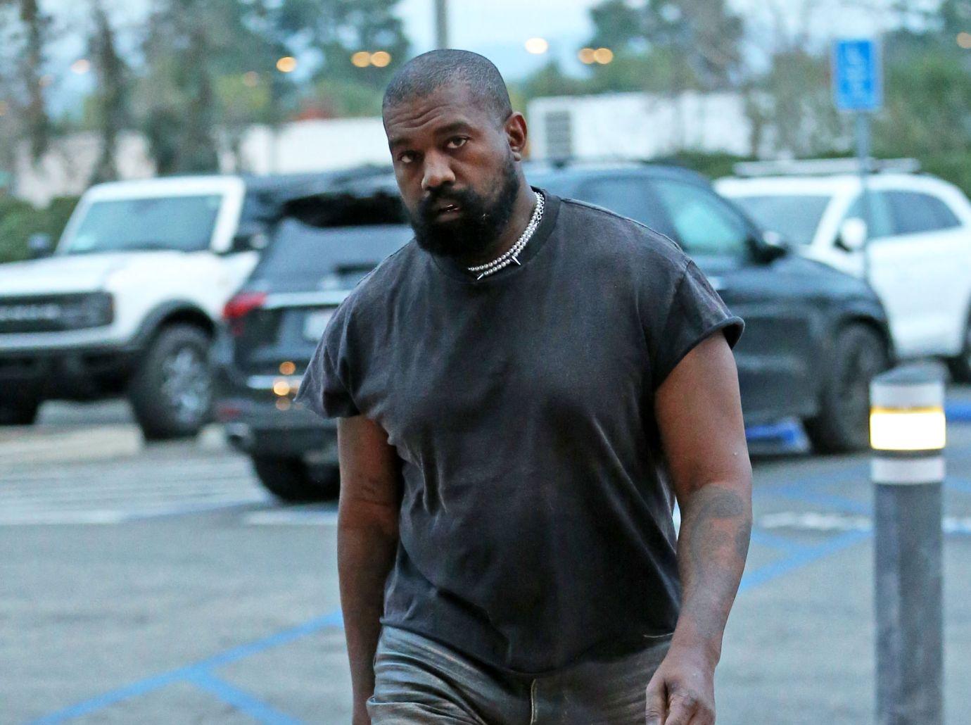 kanye west told man allegedly assaulted bianca censori leave punched