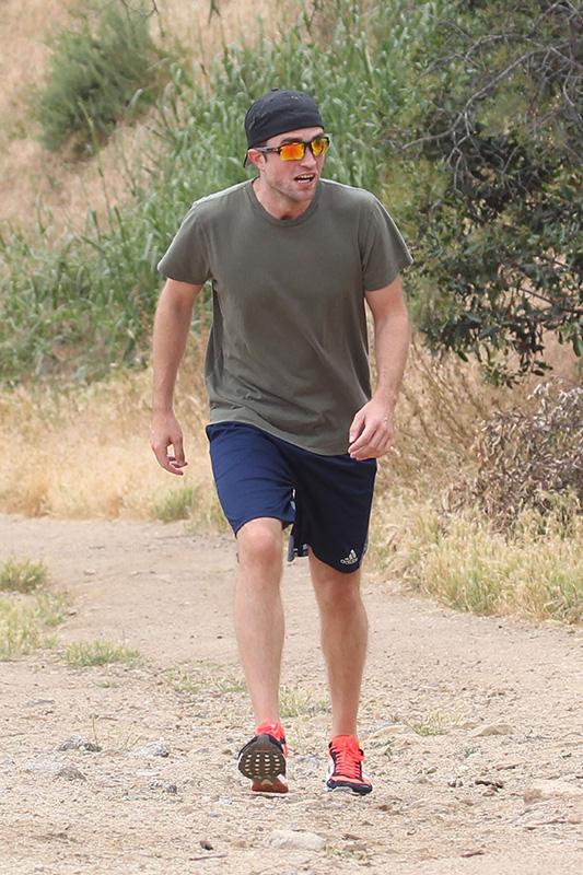 *EXCLUSIVE* Robert Pattinson and FKA Twigs work up a sweat in Malibu