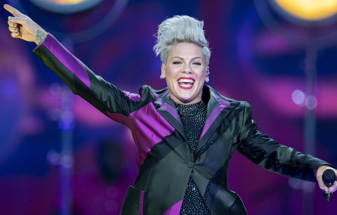 Pink performed in a black and purple blazer with a black, shimmering blouse underneath.