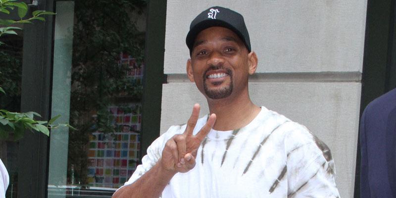 will smith holding up peace sign