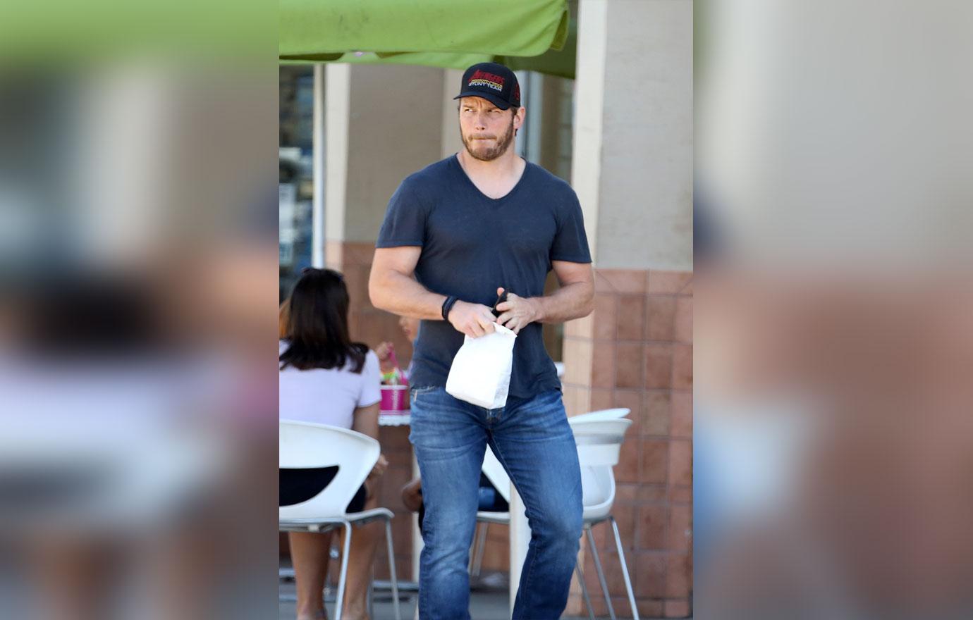 EXCLUSIVE: Chris Pratt snags a frozen yogurt and then heads to the drugstore.