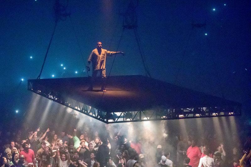 Kanye west rant beyonce jay z end concert walk off stage fans mad 04