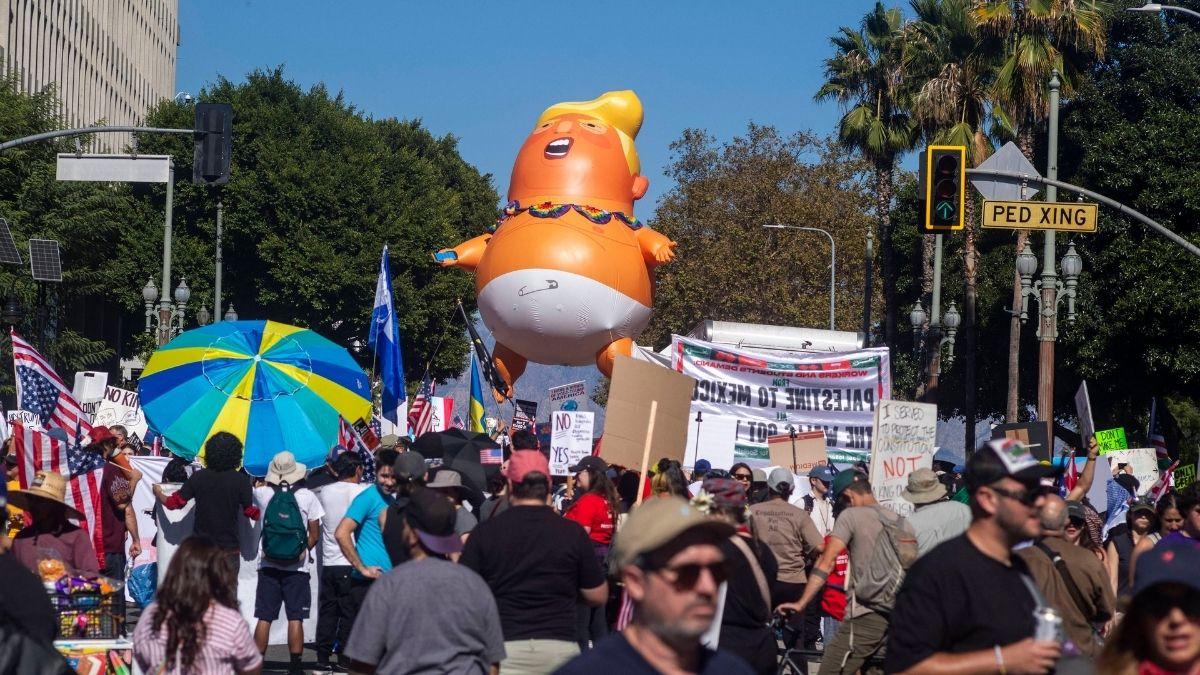 Image of A joke about a protest balloon quickly turned into a studio chant.