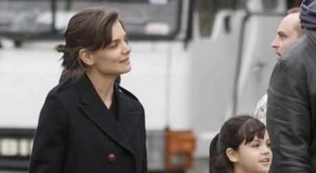 2009__07__fp_3253691_barm_holmes_katie_070909 458×800.jpg