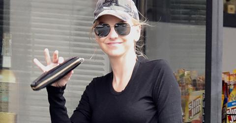 Anna faris deletes photo body shamers