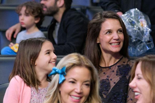 Katie holmes suri cruise lakers game 07