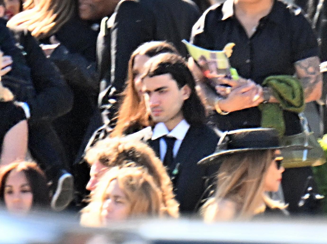 michael jackson children somber uncle tito funeral heart attack photos