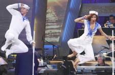 2010__04__derek_hough_april6 225×148.jpg