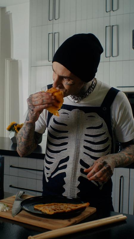 travis barker takes to the kitchen for some homemade dairy free and vegan quesadillas using violife