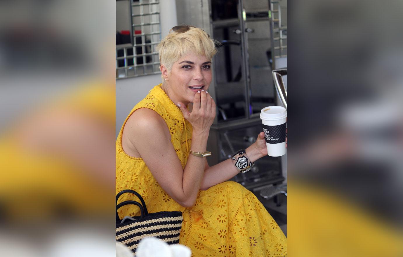 selma blair yellow dress and new blonde hair