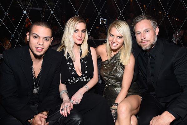 Evan ross cuddles ashlee simpson pregnancy photos 02