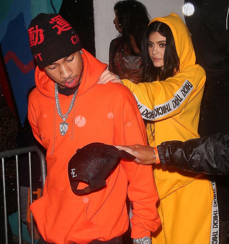 Kylie jenner hot sale orange hoodie