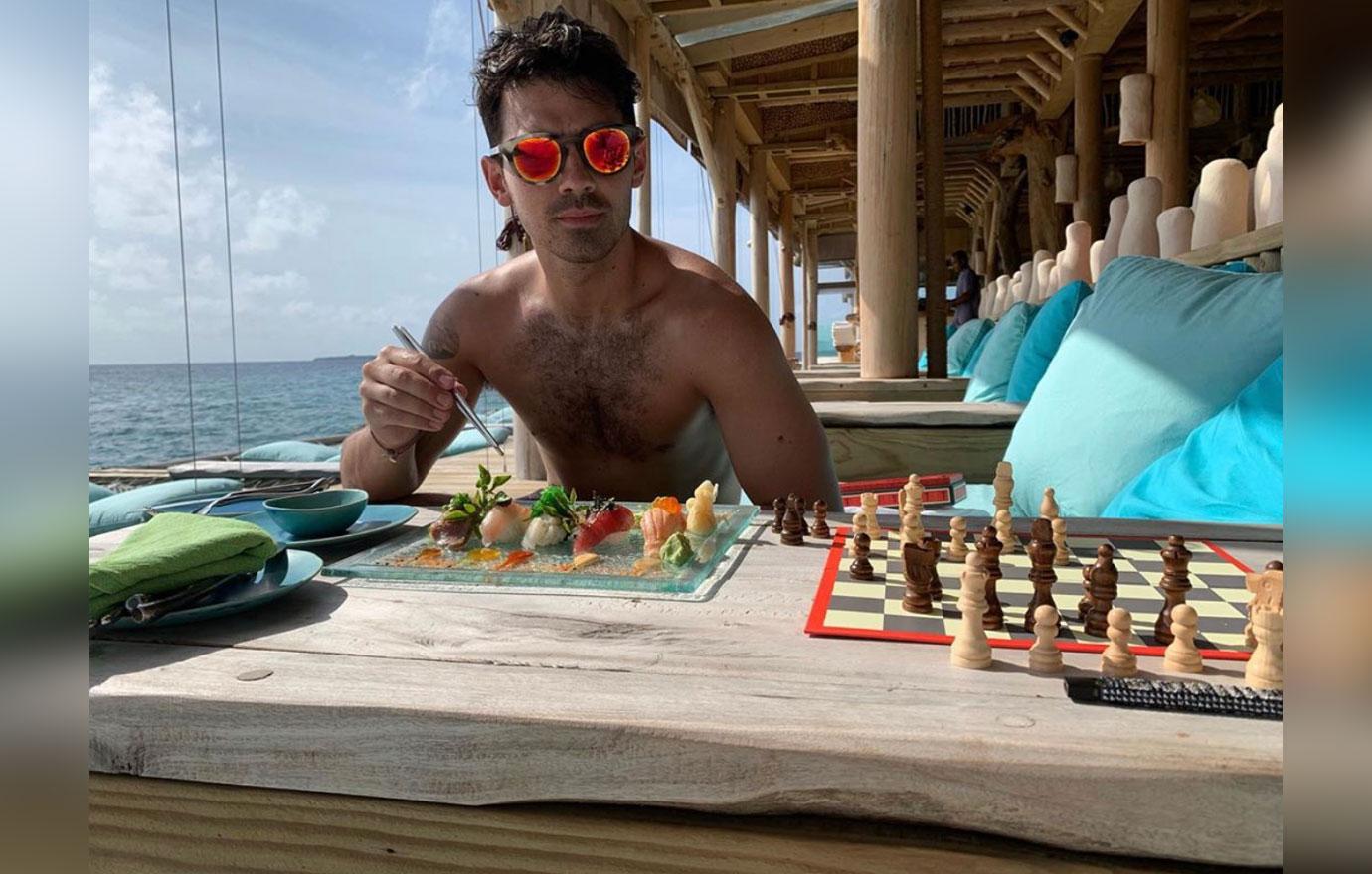 Joe Jonas & Sophie Turner Honeymoon