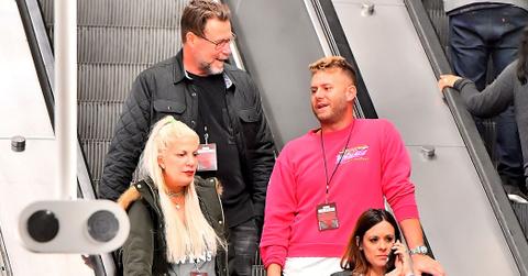 Tori spelling pregnant universal studios wide