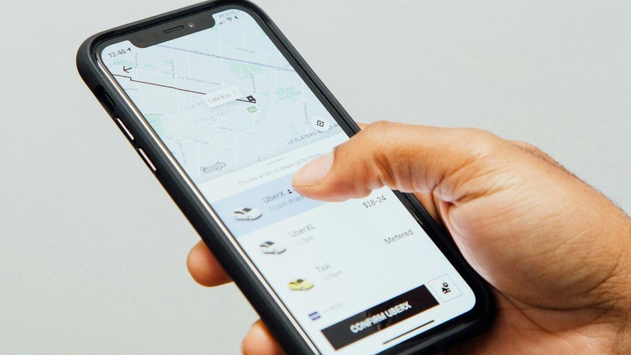 Image of a clash between an Uber driver and his passenger has gone viral on the internet.