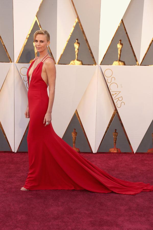 charlize theron 2016 oscars red carpet arrivals