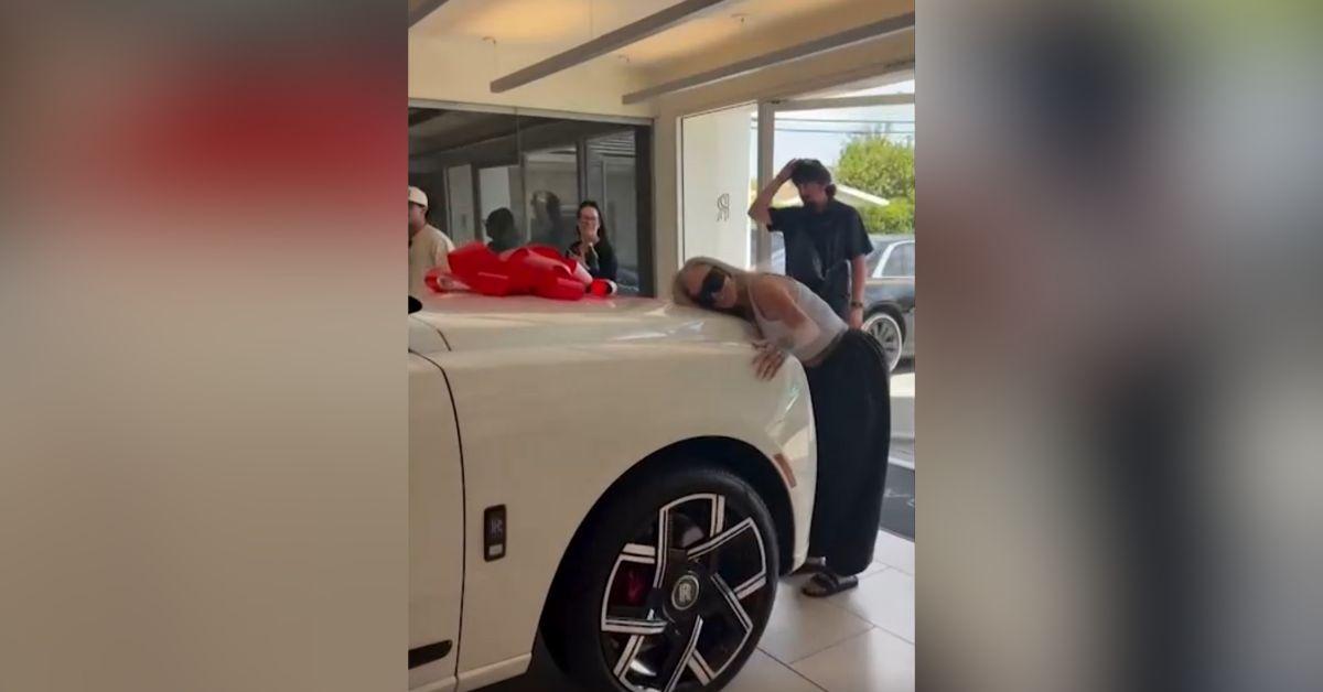 image of Bunnie Xo celebrated a fresh start by purchasing a white Rolls-Royce Cullinan worth up to $600,000 after her divorce from Jelly Roll.