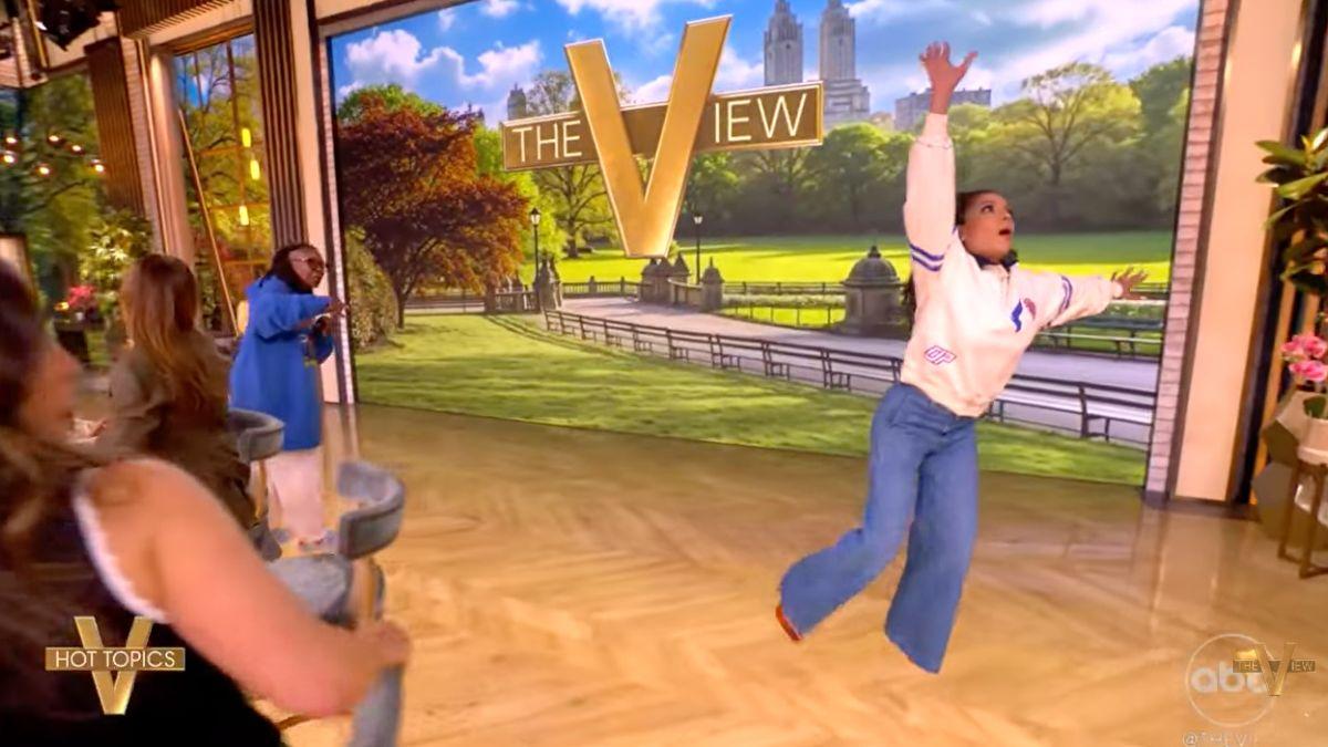 Photo of The actress and Sunny Hostin got out of their chairs to reenact one the game's final shots.