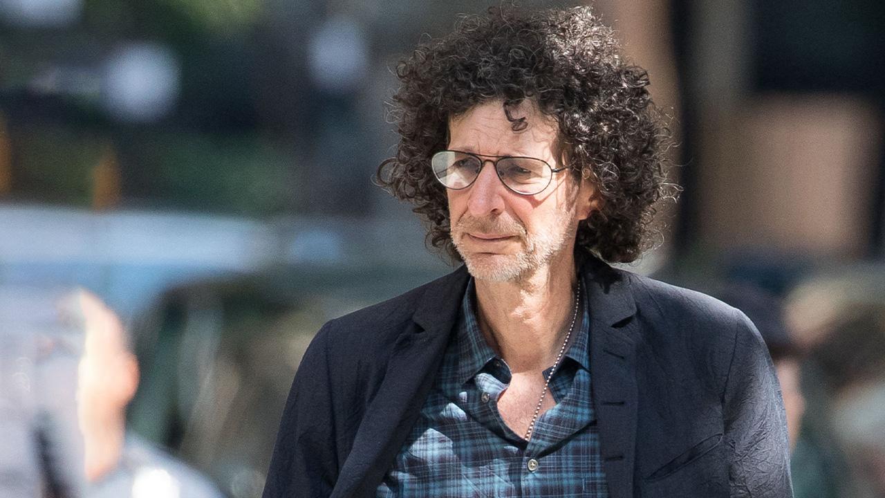 Photo of Howard Stern allegedly pulled out bone fragments from the deceased fan's ashes and joked about them during his show.