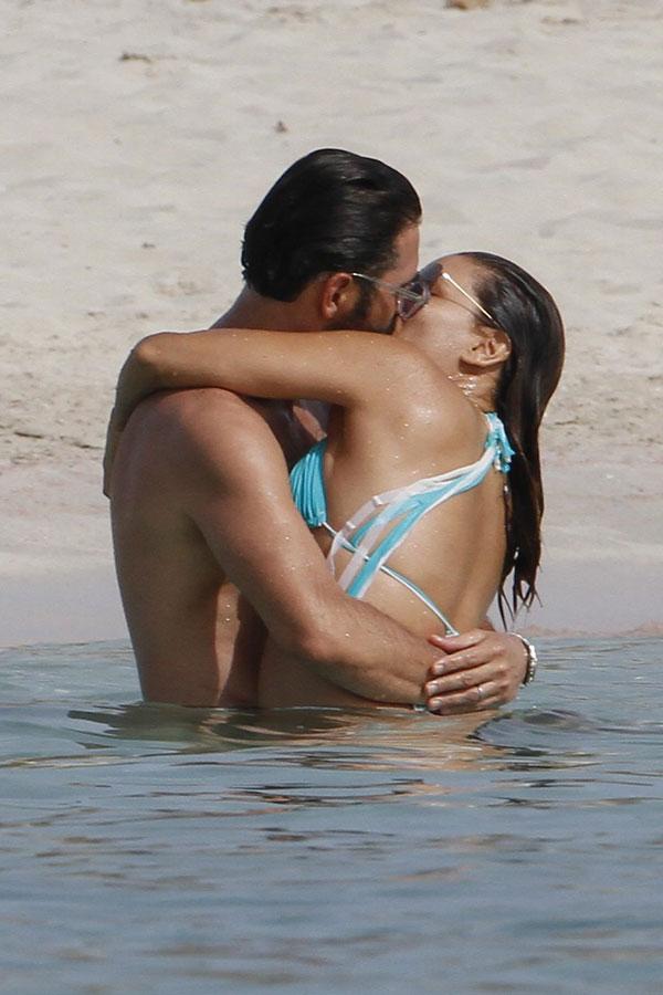 eva longoria sexy bikini baby bump