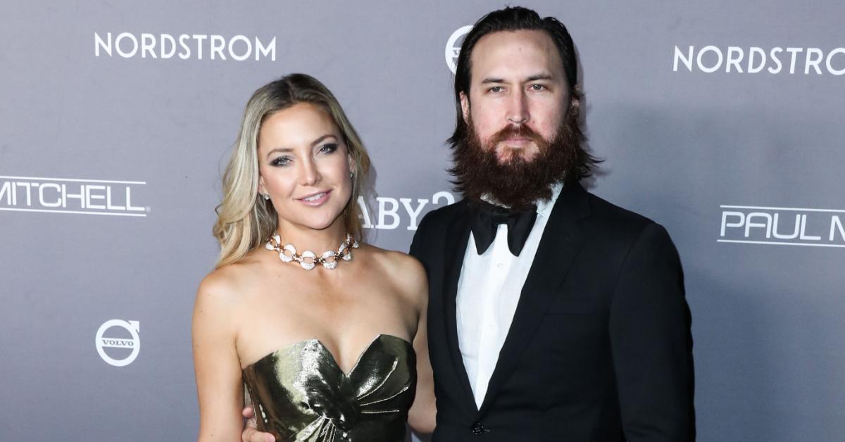 kate hudson engaged flirty chris pine