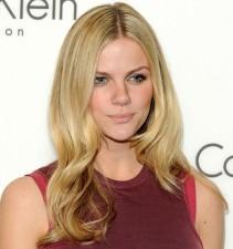 2010__02__brooklyn_decker_feb25news 211×225.jpg