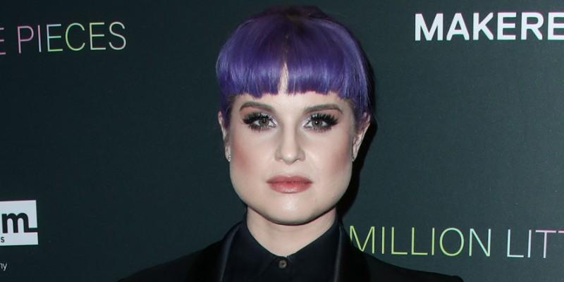 Kelly Osbourne Sporting a Purple Hair on Red Carpet