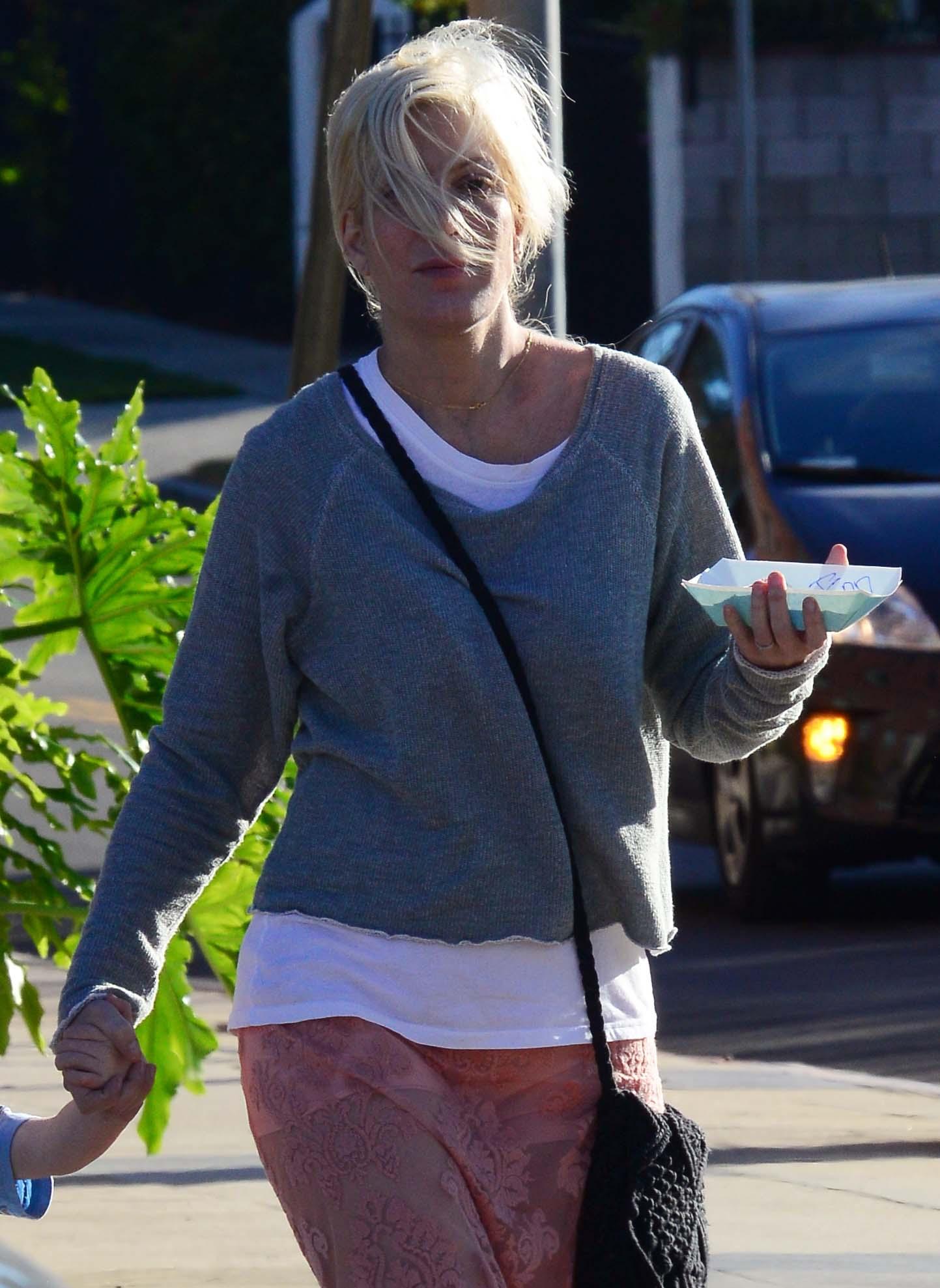 EXCLUSIVE: 90210 Actress Tori Spelling is spotted out and about in Encino, Ca