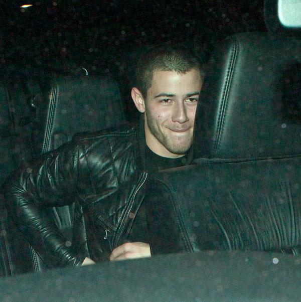 kate hudson nick jonas dating pda dinner