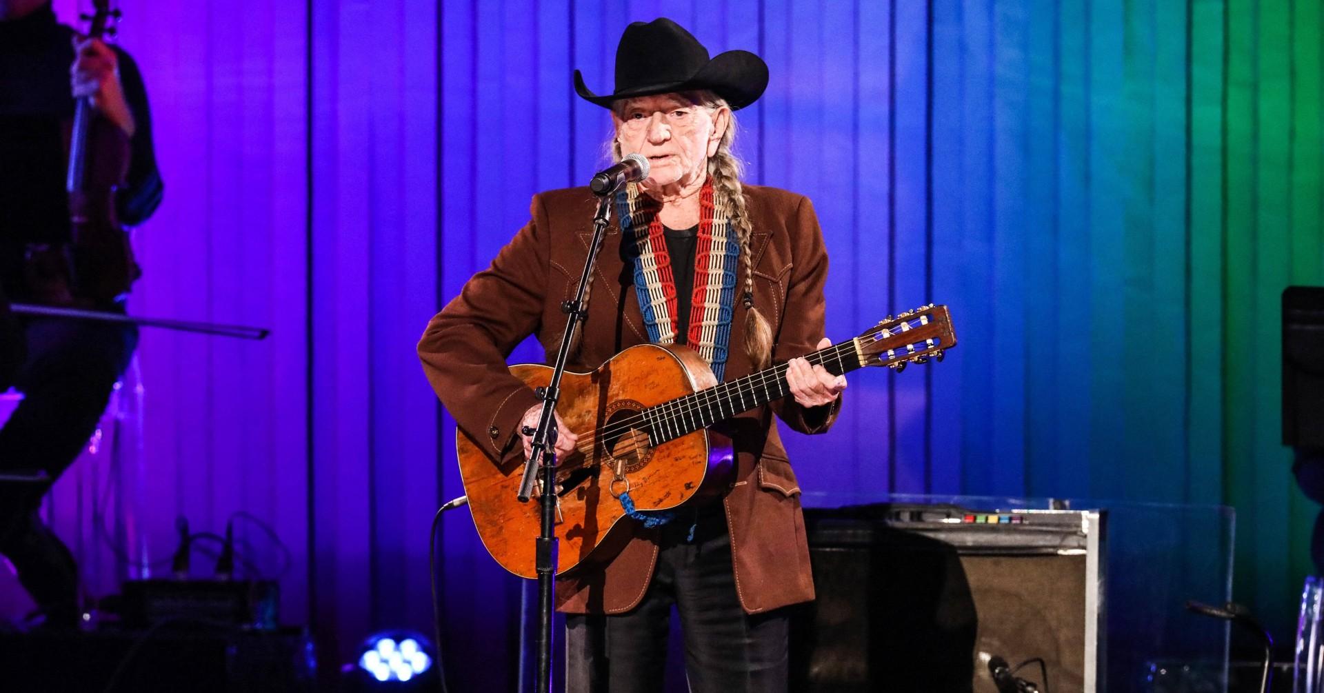 willie nelson admits hes not worried about death age