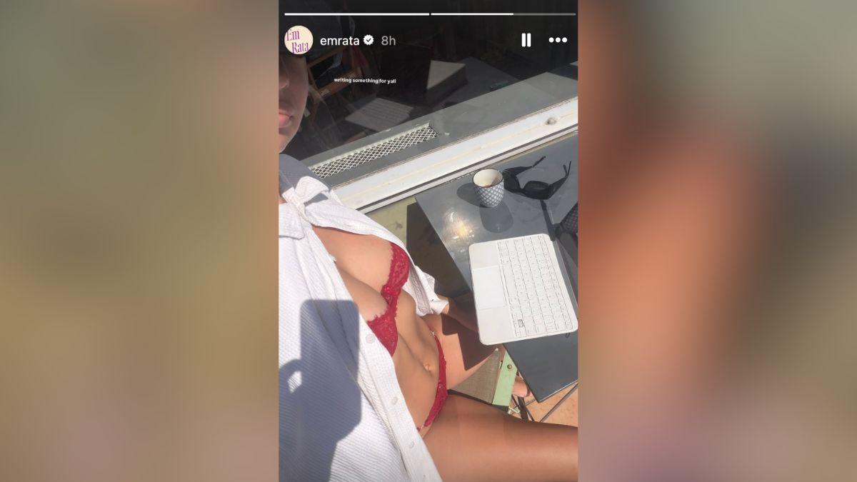 Image of Emily Ratajkowski exposed her cleavage in lace lingerie.