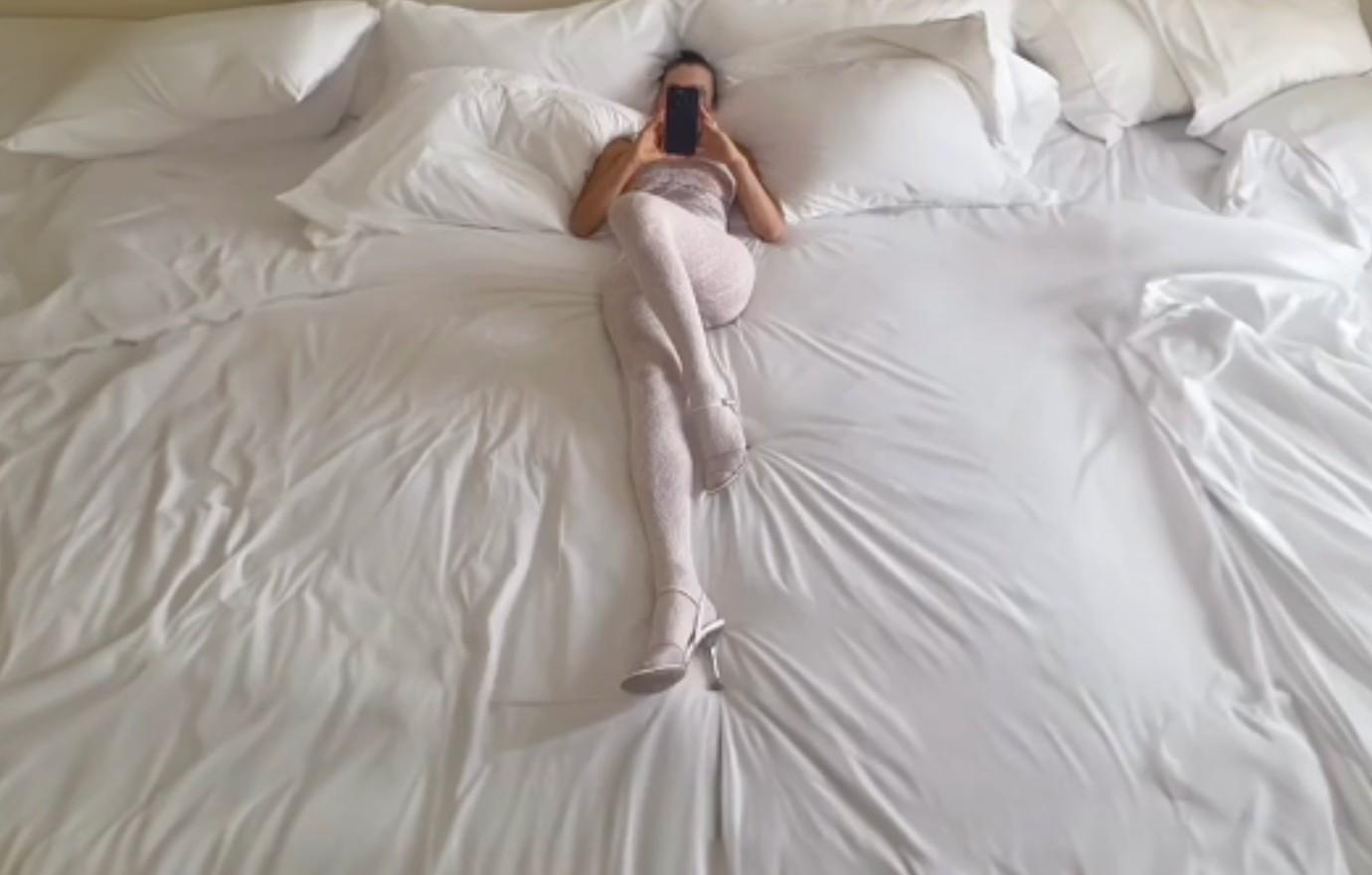 kanye west mocked strange video bianca censori huge bed