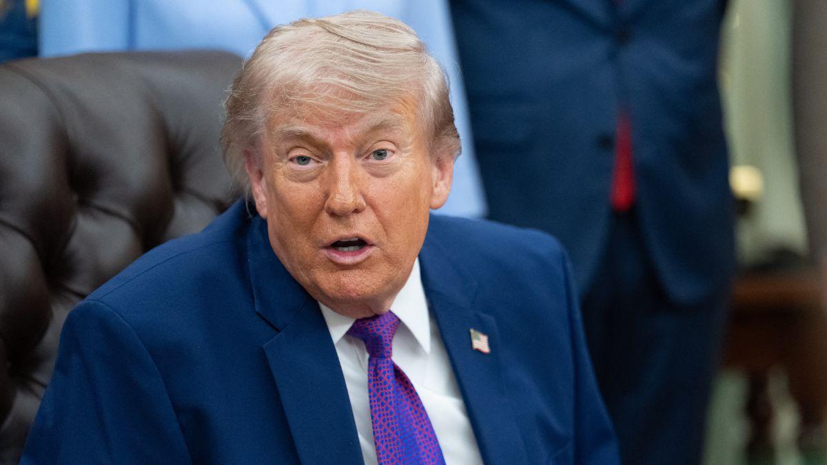 Image of Donald Trump stumbled over the word 'strength.'
